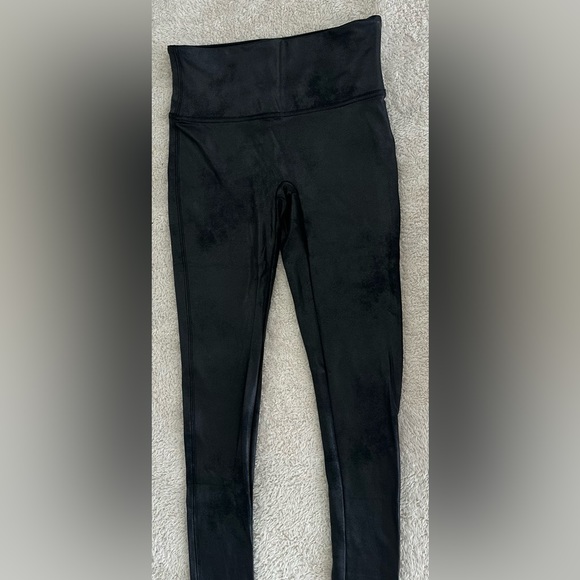 Spanx size medium black shiny leggings - Picture 2 of 9